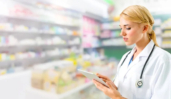 Pharmacist Using Tablet Computer Pharmacy Medical Healthcare Pharmaceutical Staff Service — Stock Photo, Image