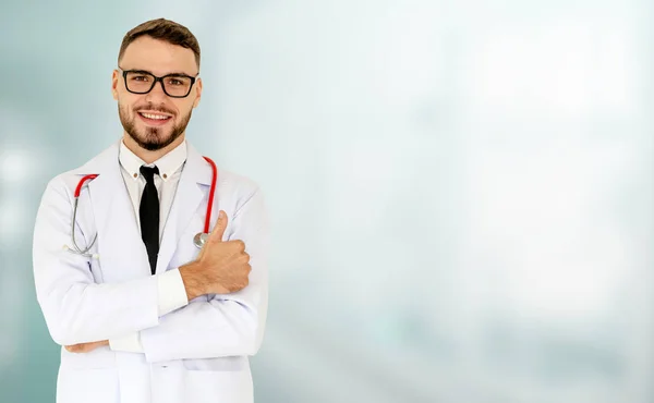 Ung Manlig Läkare Som Jobbar Sjukhuset Sjukvård Och Läkarvård — Stockfoto