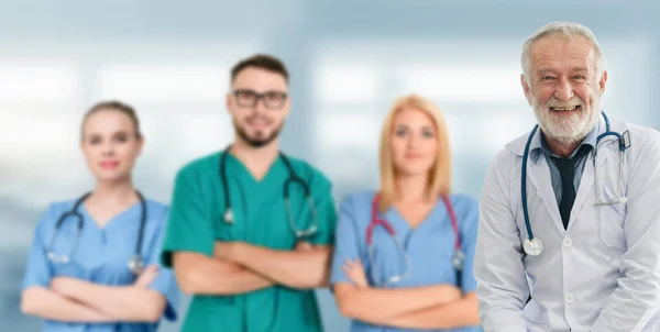 Gesundheitswesen Professioneller Arzt Der Krankenhausbüros Oder Kliniken Mit Anderen Ärzten — Stockfoto