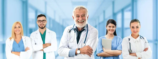 Gesundheitswesen Professioneller Arzt Der Krankenhausbüros Oder Kliniken Mit Anderen Ärzten — Stockfoto
