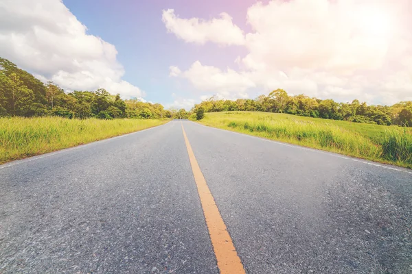 Highway Road Hill Green Grass Field White Clouds Blue Sky — Stock Photo, Image