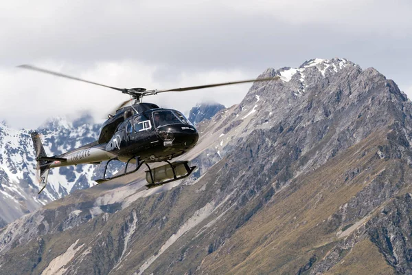 Cook New Zealand Dec 2016 Tourist Helicopter Flys Mountain Area — Stock Photo, Image