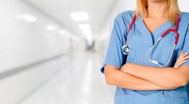 Hastane ofisinde çalışan kadın doktor. Sağlık ve doktor hizmetleri.