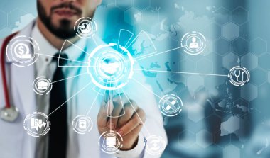 Simge grafik arayüzü gösteren sağlık insanlar, para planlama, risk yönetimi, tıbbi tedavi ve kapsama yararı sağlık sigortası kavramı - Doktor hastanede sağlık sigortası ile ilgili.