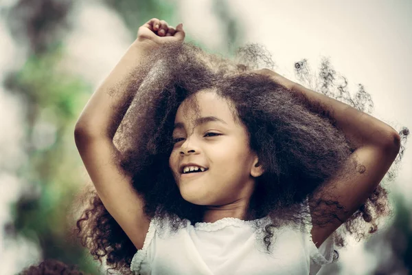 Porträt Eines Glücklichen Afrikanisch Amerikanischen Kindes Das Park Spielt Freiheit — Stockfoto
