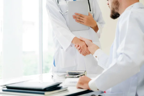 Doctor Hospital Giving Handshake Another Doctor Showing Success Teamwork Professional — Stock Photo, Image