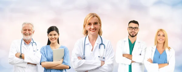 Groupe Des Professionnels Santé Médecin Professionnel Travaillant Dans Bureau Clinique — Photo