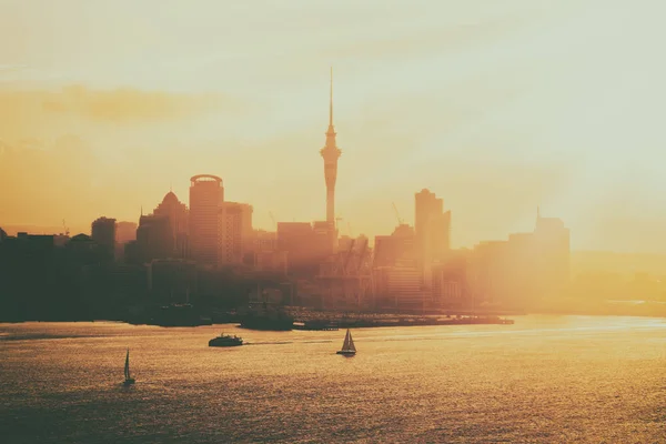 Goldener Sonnenuntergang Der Skyline Von Auckland City Mit Der Silhouette — Stockfoto