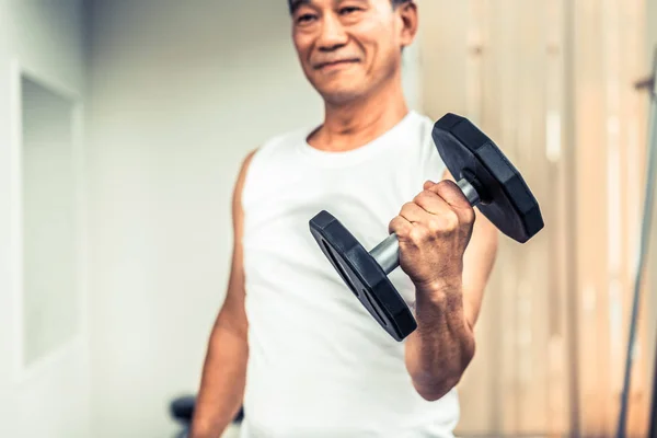 Uomo Anziano Che Solleva Manubri Palestra Senior Stile Vita Sano — Foto Stock