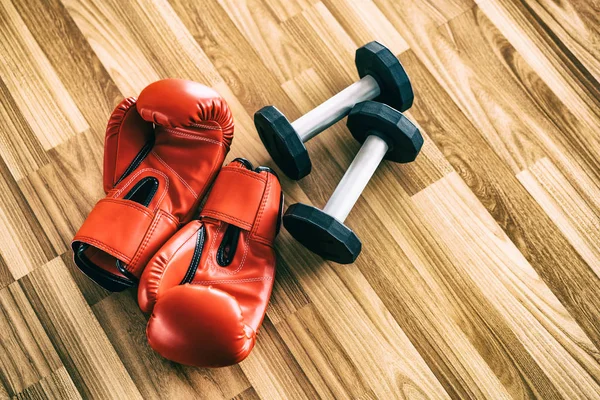 Guantes Boxeo Rojos Sobre Fondo Madera Concepto Deporte Estilo Vida —  Fotos de Stock