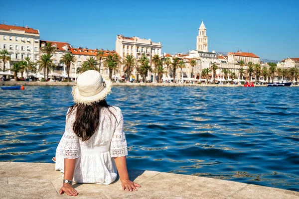 Touristenreisen in Dalmatien, Kroatien. — Stockfoto