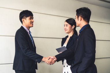 İş adamlarının el sıkışma anlaşması.