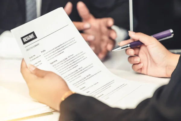 Human resources department manager reads CV resume — Stock Photo, Image