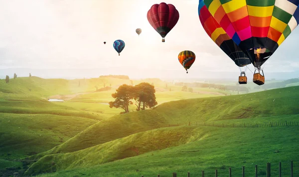 Naturlandschaft Heißluftballonfestival am Himmel. — Stockfoto