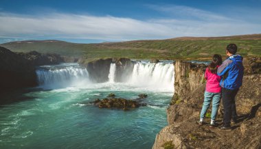 Kuzey İzlanda 'daki Godafoss şelalesi..