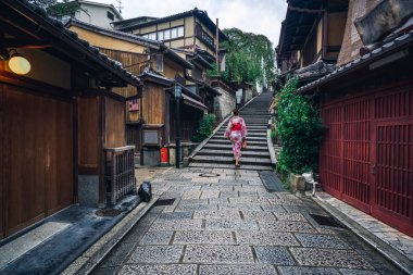 Traveler in Higashiyama District, Kyoto, Japonya
