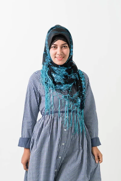 Retrato de mujer árabe con ropa tradicional . — Foto de Stock