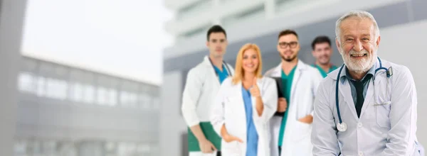 Doctor working in hospital with other doctors. — Stock Photo, Image