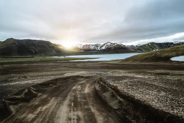 Route vers Landmanalaugar sur les hauts plateaux d'Islande. — Photo