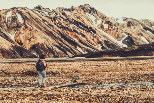 Traveler Hike at Landmannalaugar Iceland Highland — Stock Photo, Image