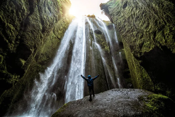 Cascata majestosa da cachoeira Gljufrabui na Islândia — Fotografia de Stock