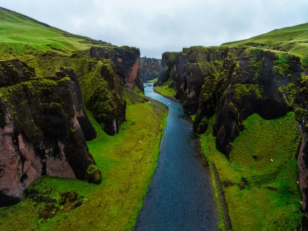 Paisagem única de Fjadrargljufur na Islândia . — Fotografia de Stock