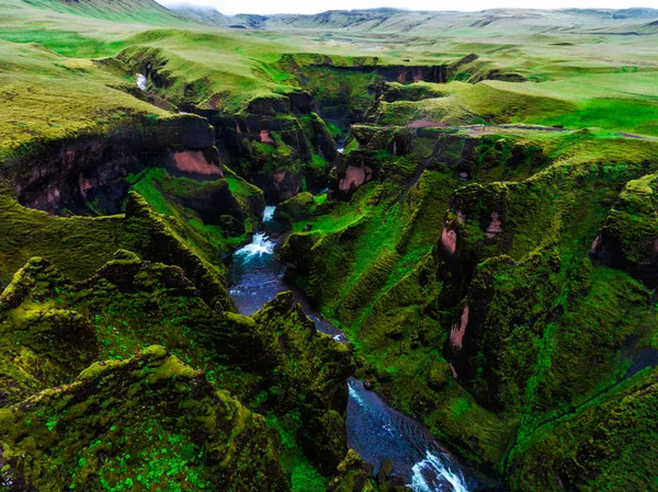 Einzigartige Landschaft von Fjadrargljufur in Island. — Stockfoto