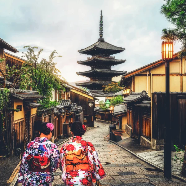 Reisende im Highashiyama District, Kyoto, Japan — Stockfoto