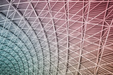 Metal çelik çatı modern iç mimarisi.