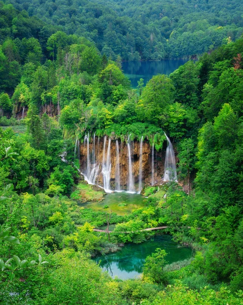 Waterval landschap van de Plitvicemeren Kroatië. — Stockfoto