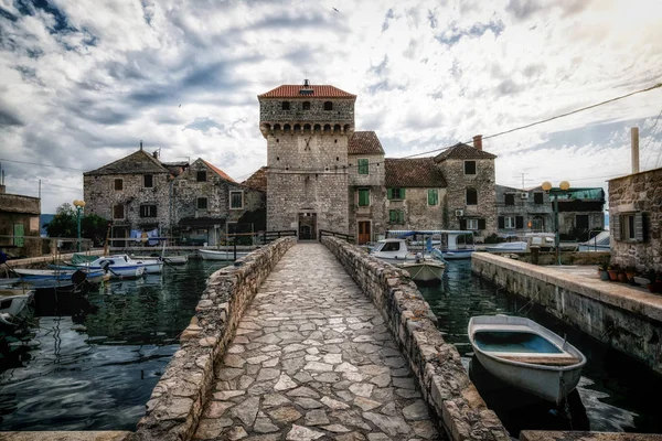 Kastel Gomilica asentamiento de Kastela en Croacia . — Foto de Stock