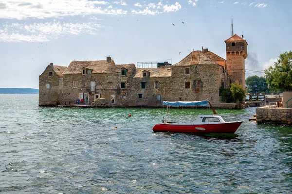 Kastel Gomilica asentamiento de Kastela en Croacia . — Foto de Stock