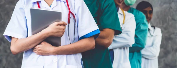 Sanità gruppo di persone di medico chirurgo infermiere . — Foto Stock