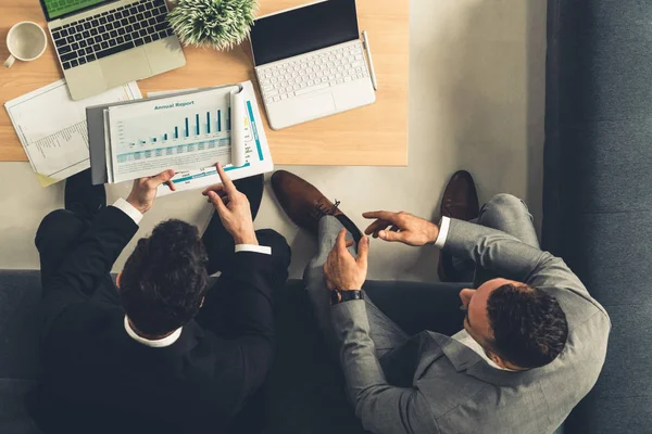 Empresarios están en reunión de negocios en la oficina. — Foto de Stock