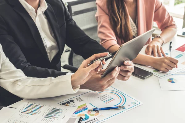 Businessman and businesswomen working in office. — Stock Photo, Image