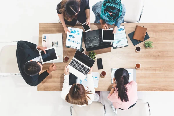 Zakenmensen in Groepsvergadering op Office Room. — Stockfoto