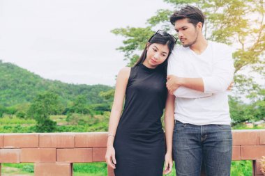 Erkek ve kadın mutsuz çift.