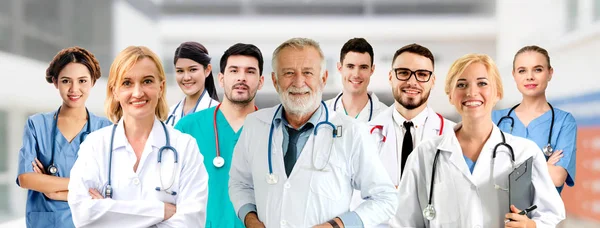 Doctor working in hospital with other doctors. — Stock Photo, Image