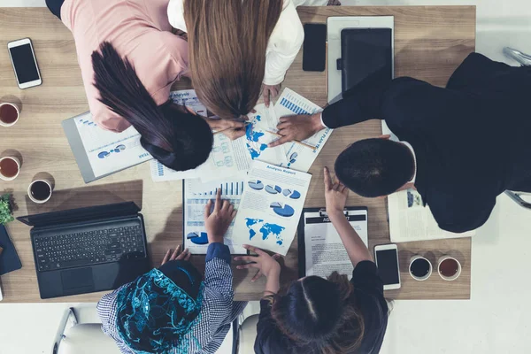 Affärsmän i gruppmöte på Office Room. — Stockfoto