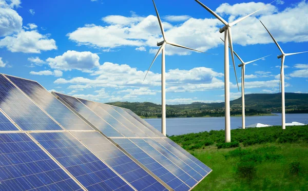 Painel solar e turbina eólica fazenda energia limpa. — Fotografia de Stock