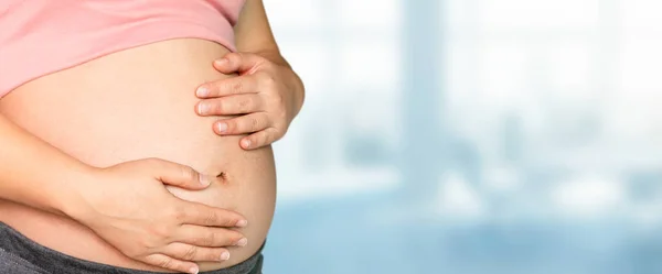 Mujer embarazada en chequeo de salud del hospital . — Foto de Stock