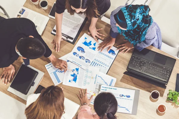 Business People in riunione di gruppo in sala ufficio. — Foto Stock