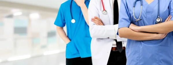 Doctor working in hospital with other doctors. — Stock Photo, Image