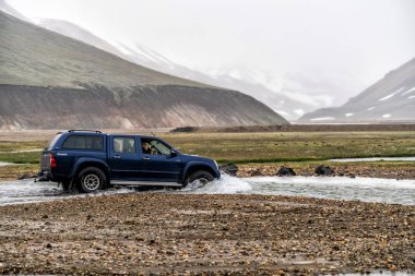Landmannalaugar İzlanda 'da 4WD araba yolculuğu