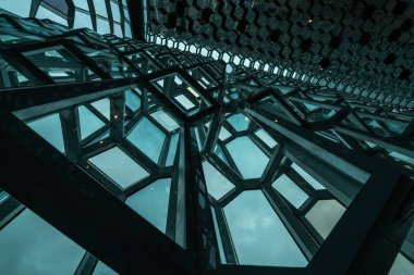 Haykjavik, İzlanda'da Harpa'nın ayrıntılı görünümü.