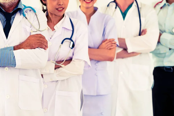 Groupe des professionnels de la santé travaillant à l'hôpital . — Photo