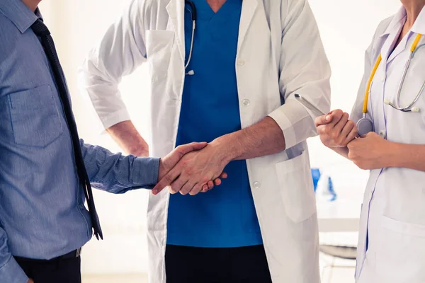 Grupo de personas sanitarias y reunión científica . — Foto de Stock