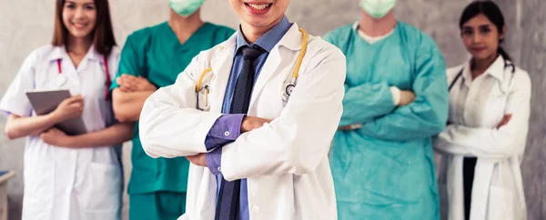 Egészségügy csoport orvos nővér sebész. — Stock Fotó