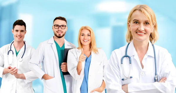 Doctor working in hospital with other doctors. — Stock Photo, Image