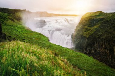 İzlanda 'daki Gullfoss şelalesinin manzarası.